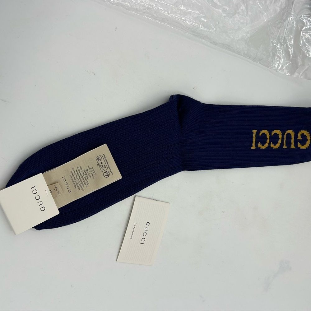 Men's Gucci intarsia logo socks size medium, made in Italy